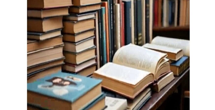 Livres ouverts et tas de livres GIF_027_001